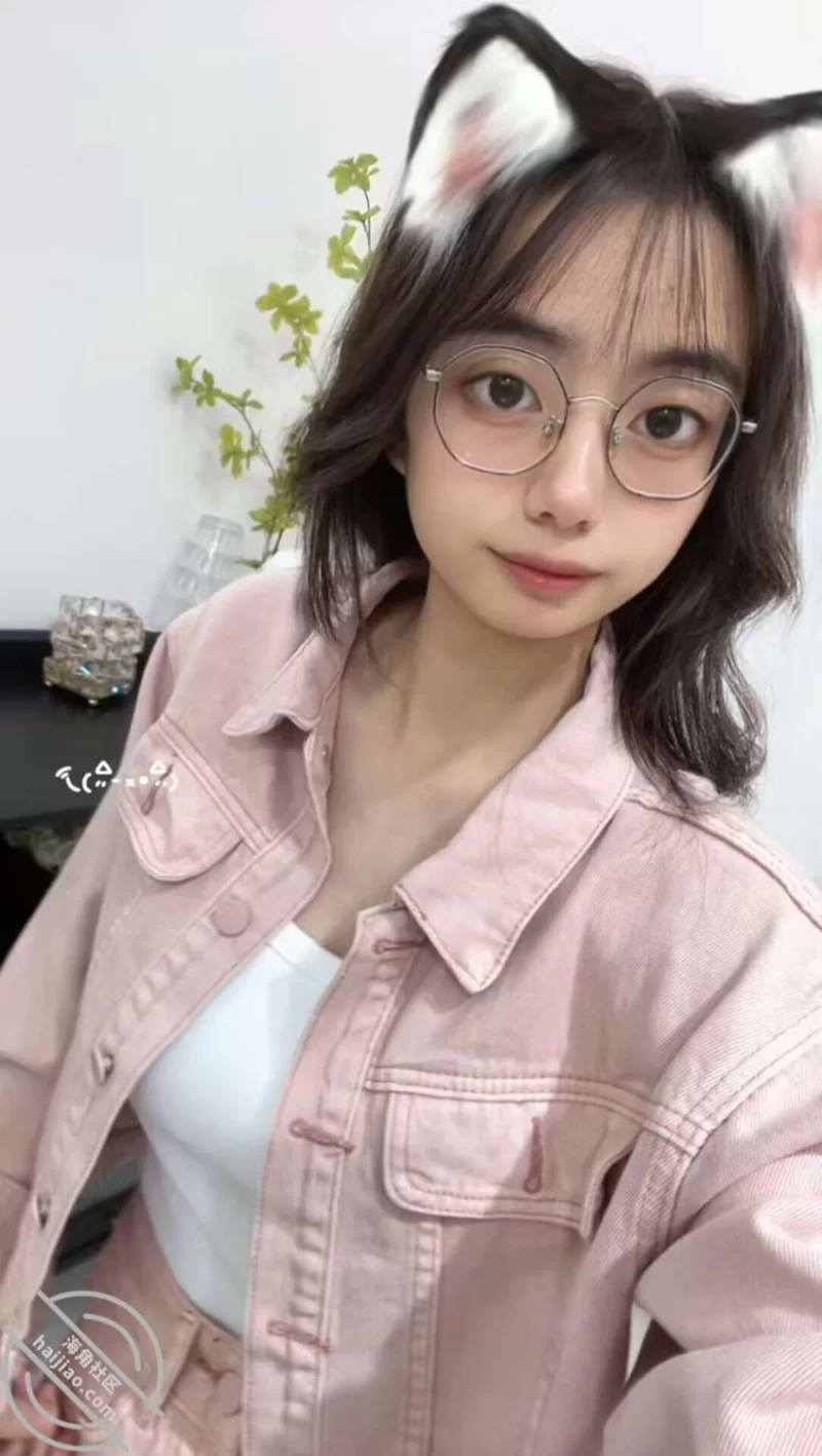 [转载搬运] 巨乳眼镜妹，奶子沉甸甸的 [4v，8p+50M][百度盘]-福利岛