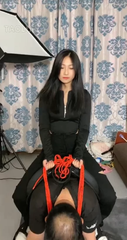 [转载搬运] 套路直播【二宝S】156 素人模特小白鞋暴力踢踹 [1v+800mb][百度盘]-福利岛