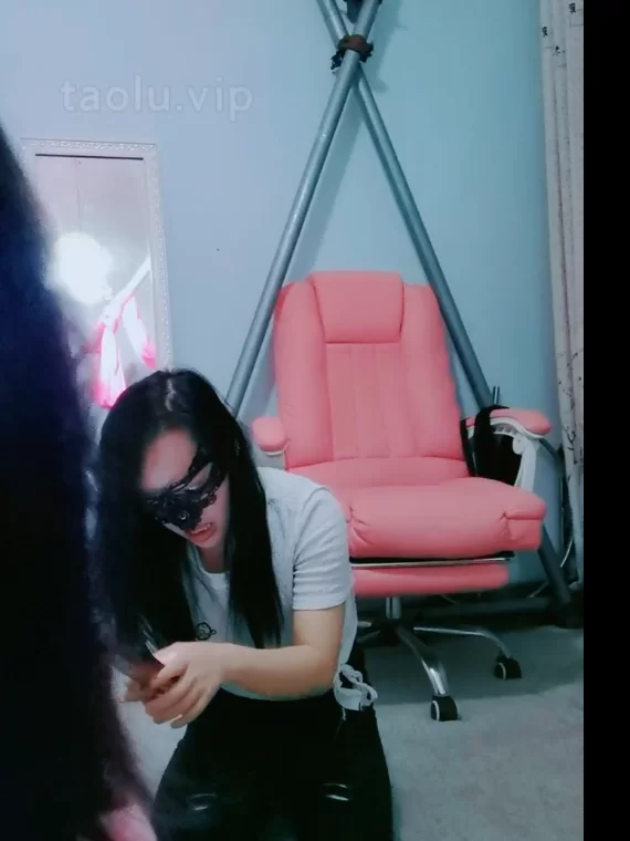 [转载搬运] 套路直播【梦幻大大】191 母畜-长靴踩踢踹骑脖子窒息闻舔... [1v+700mb][百度盘]-福利岛