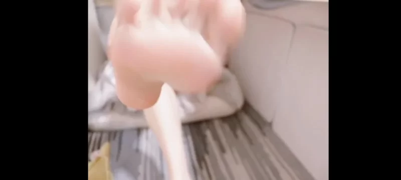 [自行打包] 胡亥亥 裸足 玩脚 白丝 棉袜 秀足 舔脚5 [9+360m][老王自建盘]-福利岛