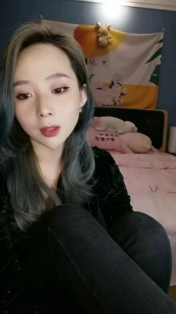 [转载搬运] 骚逼来大姨妈了还这么骚，弄了一内裤血洗澡诱惑，床上展示无毛骚逼 [1V+3431M][磁力链接]-福利岛