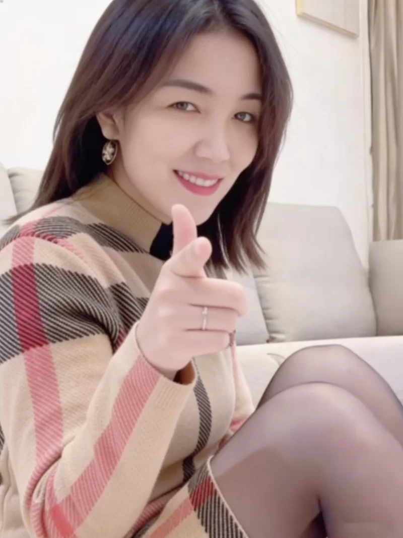 [自行打包] 吃瓜-射阳盐城.周大福人妻销售少妇黑丝红绳1拖3_白天卖金... [1v21p+551M][百度盘]-福利岛