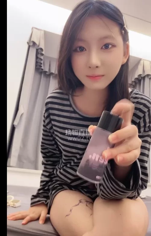 [转载搬运] 玩物直播【困困S】111 第一视角-香水牛仔裤白袜寸止 [1v+380mb][百度盘]-福利岛