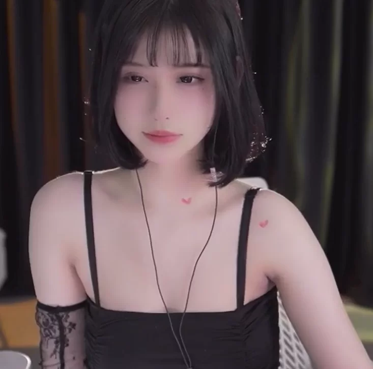 [自行打包] 阿黑颜盯榨挑战系列：抱抱念酱~声音软嫩的极品骚妹，Cos... [16V+3G][百度盘]-福利岛