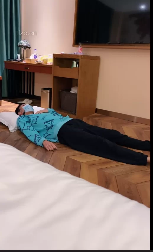 [转载搬运] 套路直播玩物直播【宸宸寰寰】077 双S-高跟全体重踩踏 [1v+200mb][百度盘]-福利岛