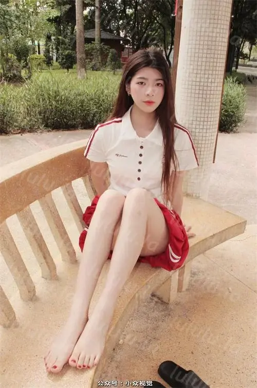 [转载搬运] 小众视觉-雪糕-公园超短裙棉袜裸足[114P1V-0.9G百度网盘] [114p1v+0.9G][百度盘]-福利岛