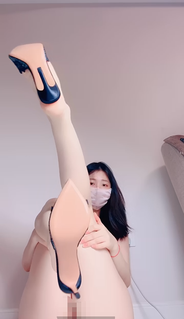 瑜伽翘臀女神【瑜伽甜甜酱】SSS曲线 肤如凝脂美乳圆奶 又大又翘的肥臀 性感大长腿 跳蛋自慰流白浆 爽死了-恋夜福利