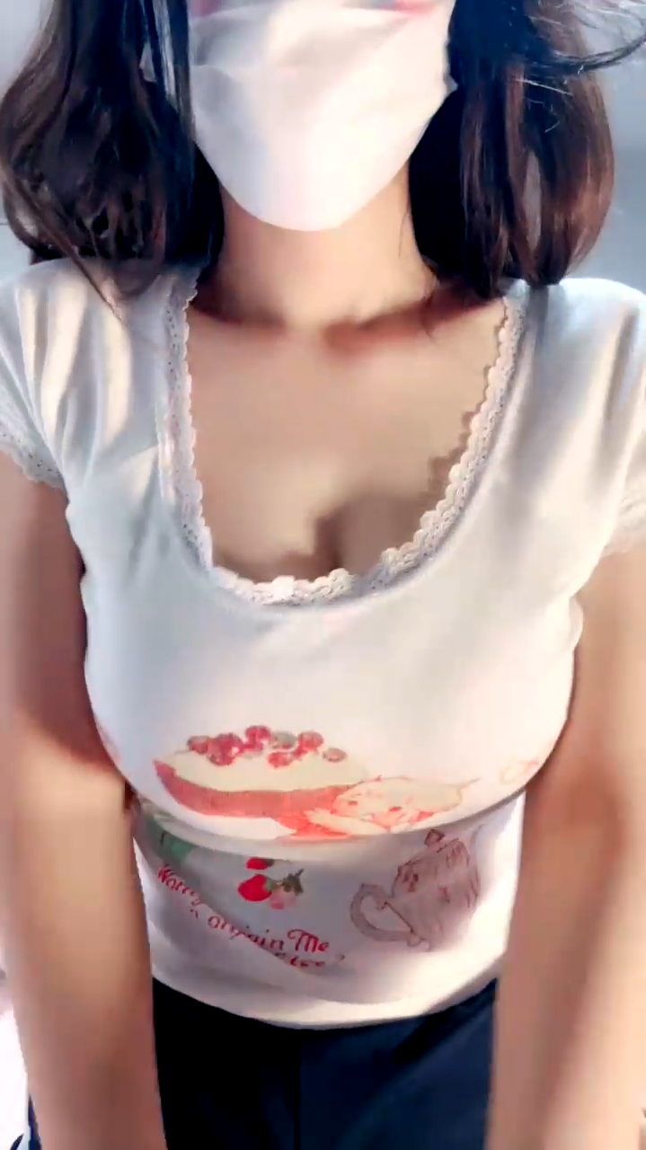 【宝宝乖乖蛋糕】极品胸模饱满粉嫩白虎穴跳蛋插逼美逼掰开太诱人了-恋夜福利