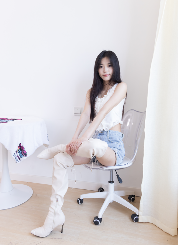 物恋传媒 NO.2447 茯苓 - 高跟长靴、白棉袜、裸足 【171P1V3.9G】