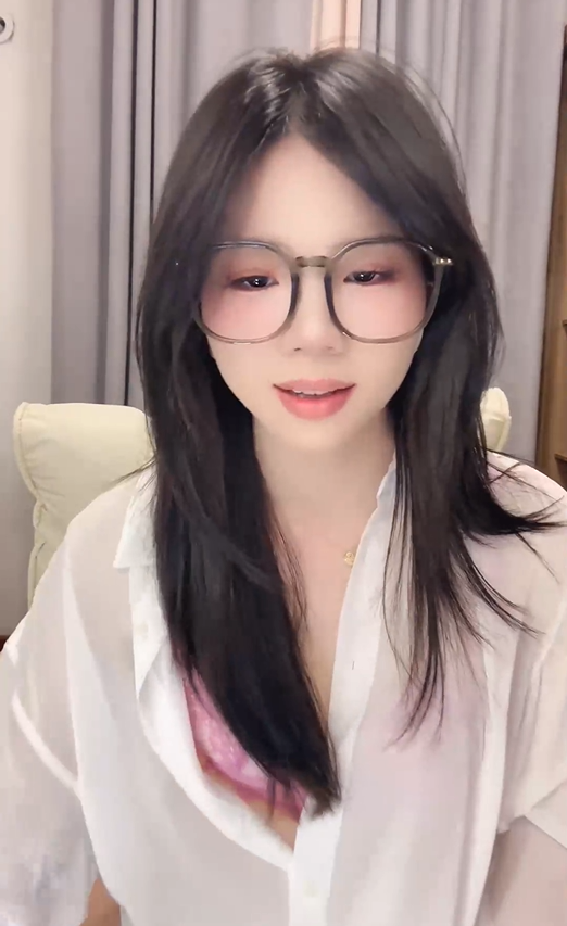 ♆♆【侯你已久】甜美女神~! 丝袜美腿~跳蛋狂震~道具抽插 【6V7.41G】