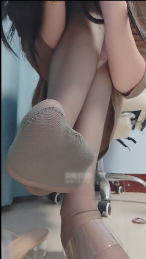 玩物直播魔音女主微莱-250921 香水洗脑榨精红绿灯【1V】【415MB百度云】