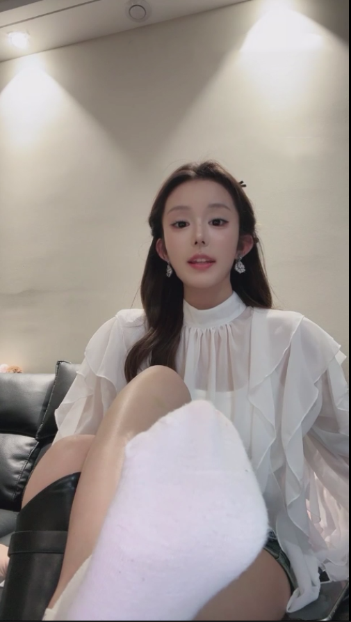 玩物直播阿芙乐尔-251008 第一视角-无接触流J【1V】【921MB百度云】