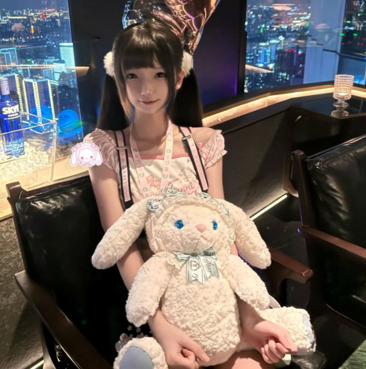 推特极品萝莉-金币崽-和金主啪啪自慰福利视图(65P,55V,360M)