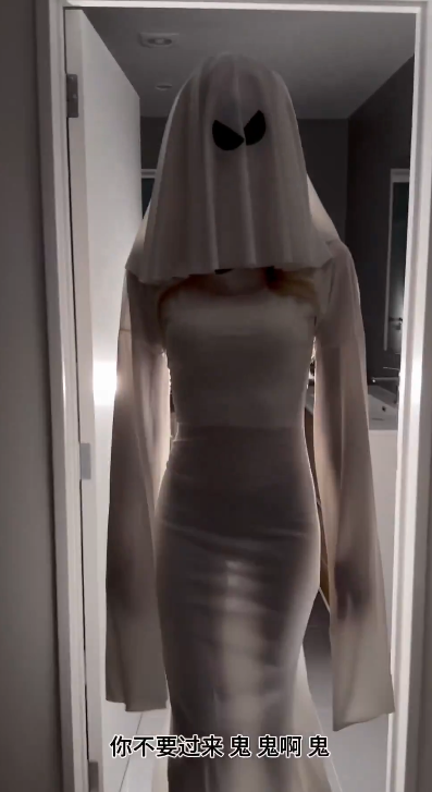 极品喷水反差婊-猫猫碎冰冰-10.31万圣特辑新 惊魂万圣夜幽灵娘(1V,658M)