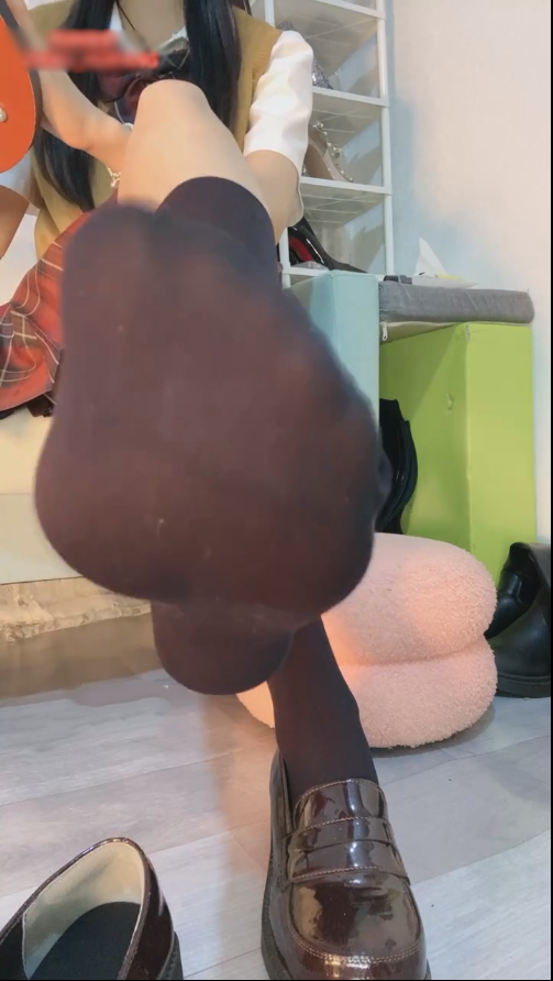 玩物直播苒苒-250925 羞辱JK厚黑小皮鞋辱骂红绿灯【1V】【570MB百度云】-福利岛