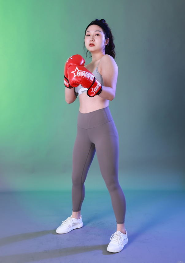 丰满国模【小丽】大尺度私拍无水印套图【322P1.18G】