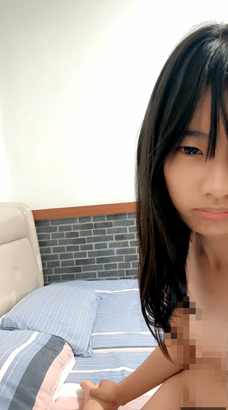 1013 蝴蝶逼学妹露脸一个人在家直播赚学费,听狼友指挥大秀直播揉奶玩逼掰开看特写,手指插入浪叫呻吟精彩别错过-福利岛