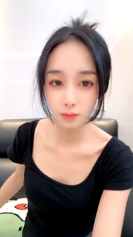 【离异老师】约跑学生沙发后人-福利岛