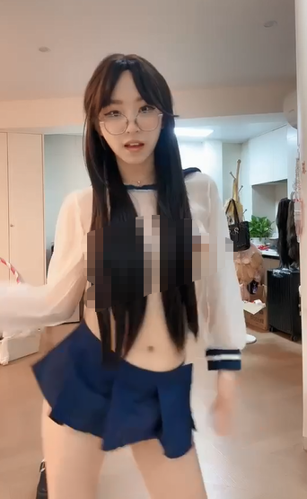 【精品粉宝宝】性感脱衣裸舞