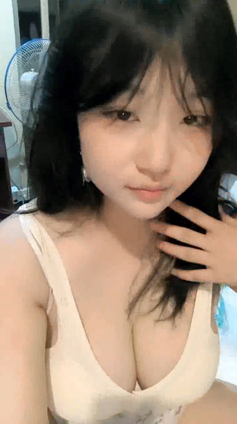 1652 吊钟大奶黑丝露脸极品宝贝镜头前让狼友调教,淫声荡语听狼友指挥揉奶玩逼道具抽插,乳交假鸡巴奶子乱甩真骚-福利岛