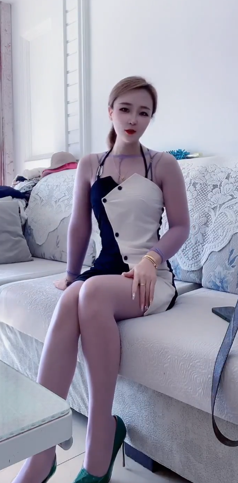 2580 【快手福利】长腿丝袜熟女，【霸气男男姐】，丝袜高跟道具自X，小少妇离婚后放飞自我了，特写粉穴掰开5v-福利岛