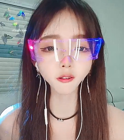 【小懒猫】甜美校花!强强连手闺蜜妍妍酱裸舞道具喷水