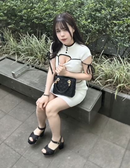清纯反差的学姐-福利岛