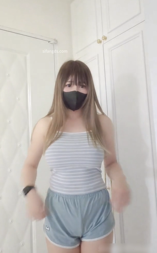 ❤️小小Q|羞耻露出 上衣剪出两个洞露乳头,街上强制露出 【1V1.1G】