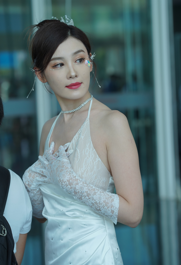 网红车模【小龙鼠】街拍作品 魅力礼服长裙 【223P513M】