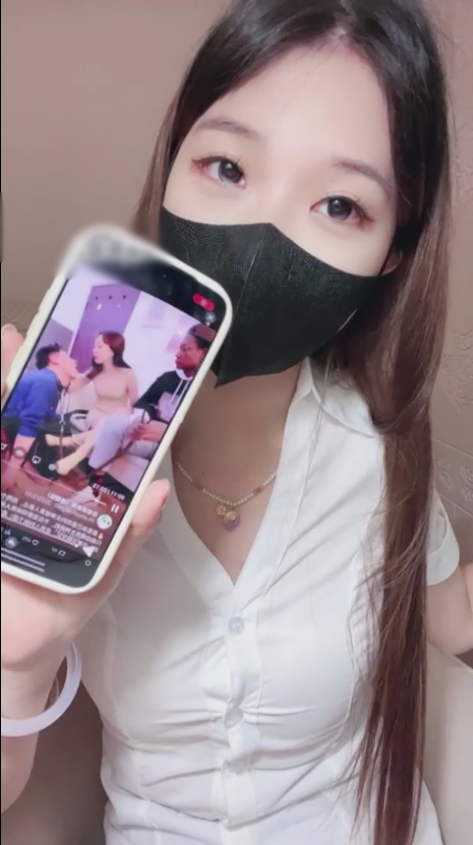 玩物直播爱菜主子-20250609 第一视角-戏耍媚黑蝈蝻!【1V】【921MB百度云】