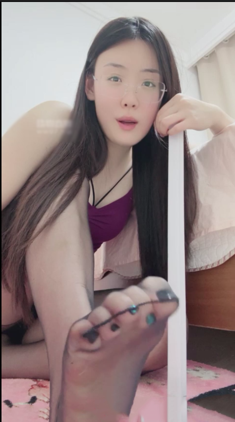 玩物直播夏老师-20250620 第一视角-偷闻继母黑丝发臊【1V】【519MB百度云】