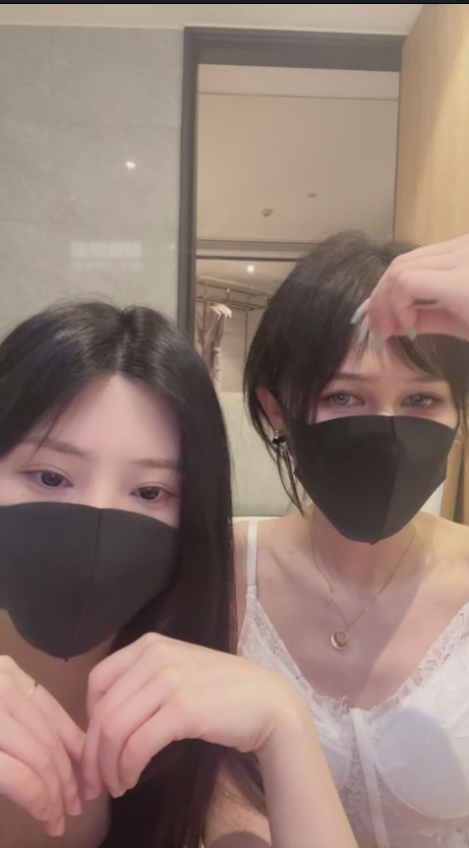 玩物直播重庆jojo-20250620 第一视角-被双主诱惑香水控制【1V】【732MB百度云】-福利岛