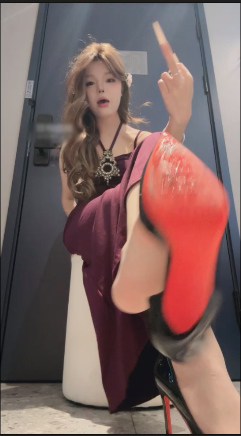 玩物直播小渔情侣-性感小妈长裙肉丝侮辱【1V】【811MB百度云】