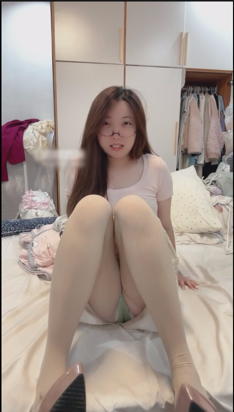 玩物直播萱子趾白-20250701 第一视角-初恋女友竟是媚黑【1V】【921MB百度云】-福利岛