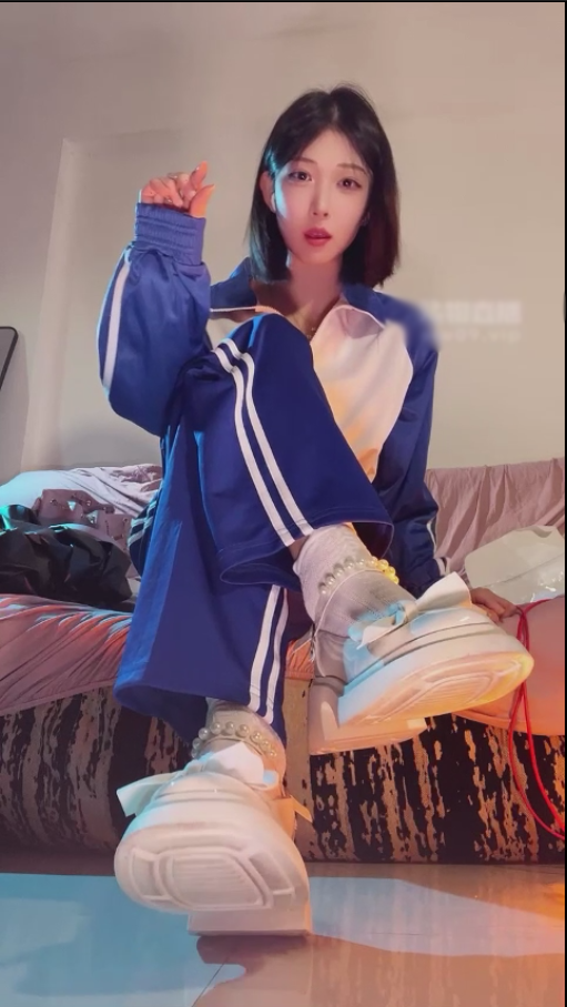 玩物直播佳佳-250725 姐姐的香水雌堕【1V】【848MB百度云】