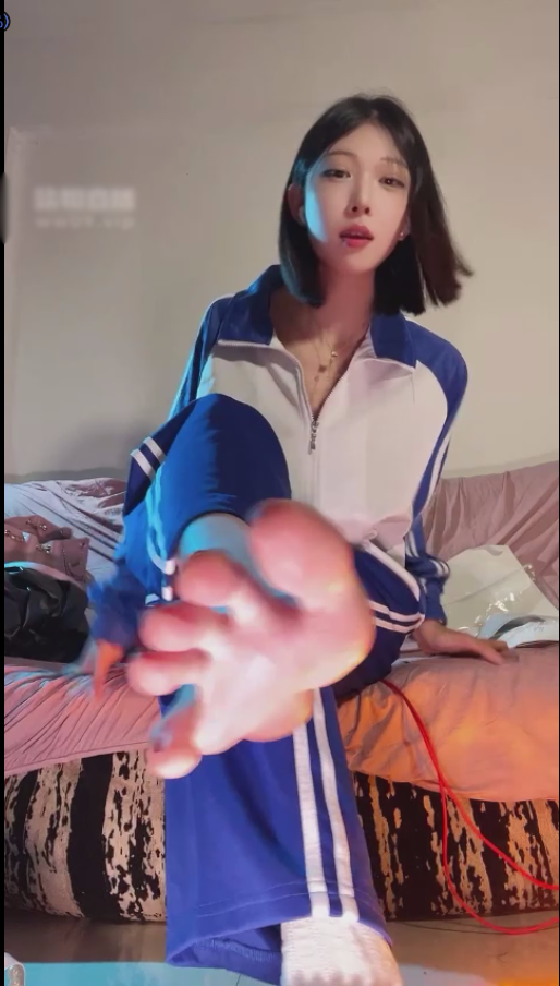 玩物直播佳佳-250725 姐姐的香水雌堕【1V】【848MB百度云】