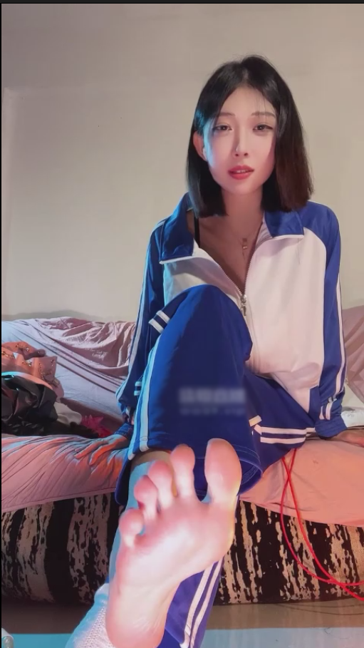 玩物直播佳佳-250725 姐姐的香水雌堕【1V】【848MB百度云】