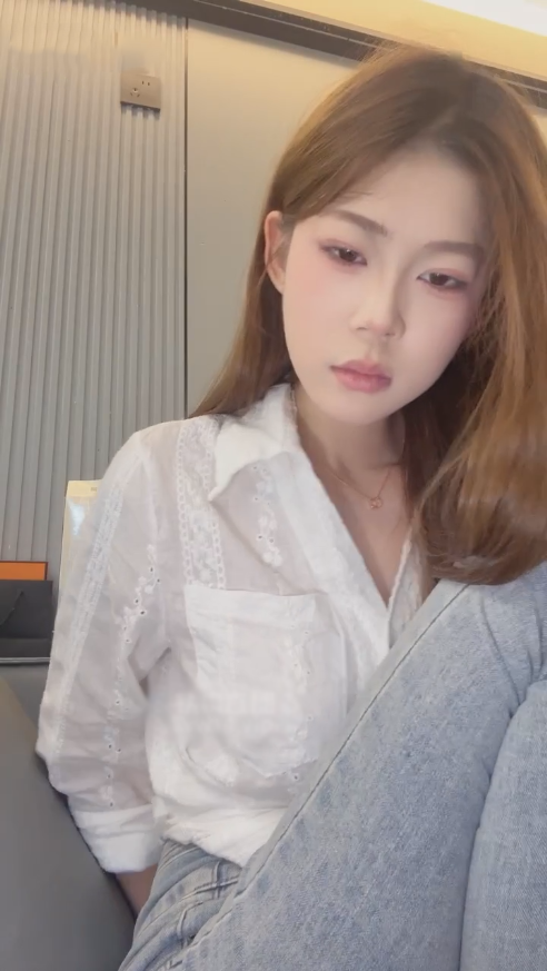 玩物直播uus-250919红绿灯紧身牛仔裤船袜小白鞋【1V】【599MB百度云】