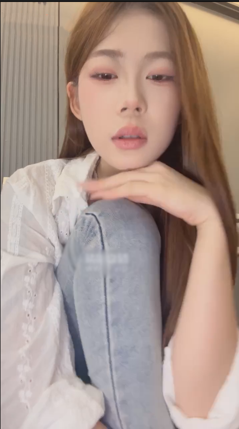 玩物直播uus-250919红绿灯紧身牛仔裤船袜小白鞋【1V】【599MB百度云】