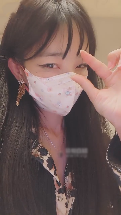 玩物直播桃夭大大-250921 红绿灯首次带妆盯射【1V】【526MB百度云】