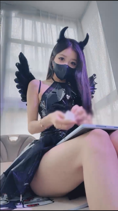 玩物直播芙芙大人-250920 恶魔亲妈臭脚香臀榨到空【1V】【726MB百度云】-福利岛