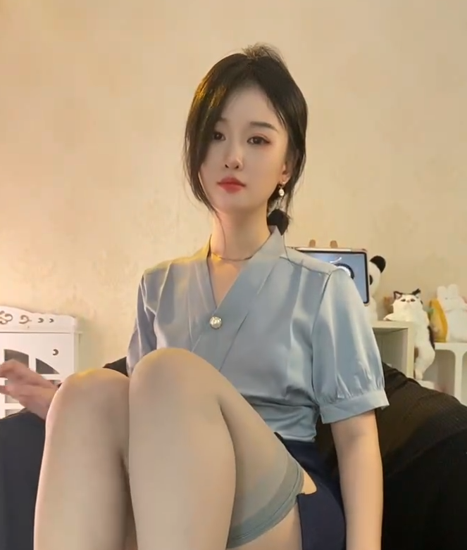 足控-易直播  开门鹿-骚足诱惑微信福利（32V,492M）