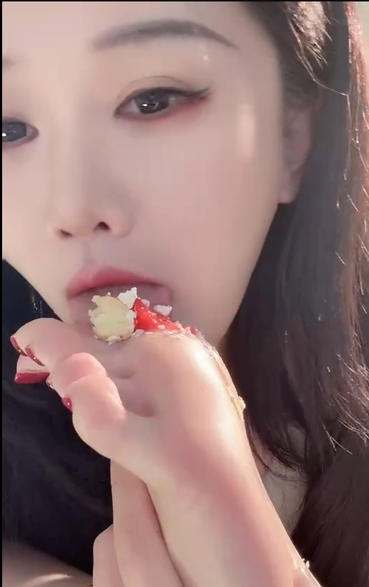 足控-易直播  开门鹿-骚足诱惑微信福利（32V,492M）