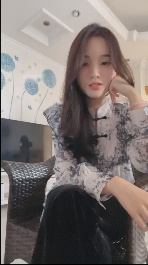 玩物直播香芋朱朱-250619 每日一鹿之被女上司诱惑犯贱【1V】【575MB百度云】