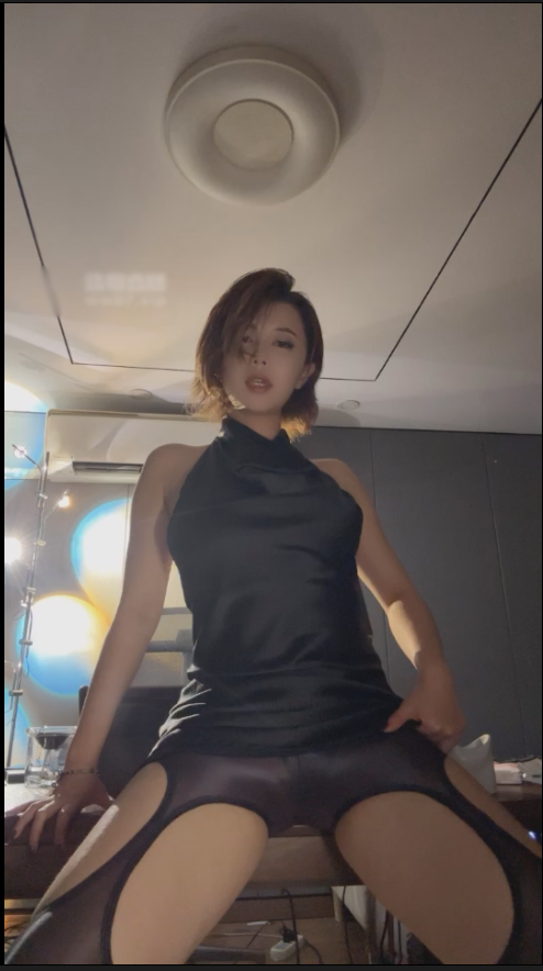 玩物直播Femdom奎茵-250723 跪在女上司脚下叫妈妈【1V】【885MB百度云】