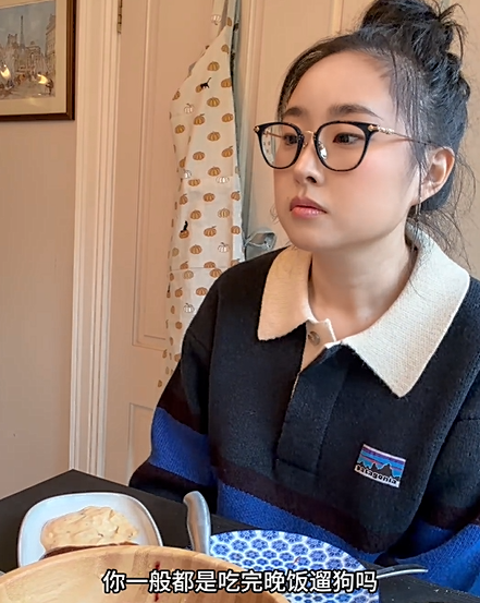 噗噗pupuwaifu 10.24号 【秋日volg】 与前男友一起做饭,喝了点小酒,有些微醺,聊到往上,由于酒精的催化,在椅子上后入内射。