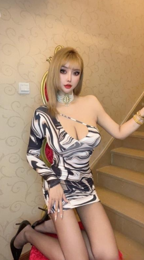 七月最新流出❤️抖音巨乳网红赵伊彤❤️穿着情趣内衣和粉丝 啪啪后入女上高清福利 412M