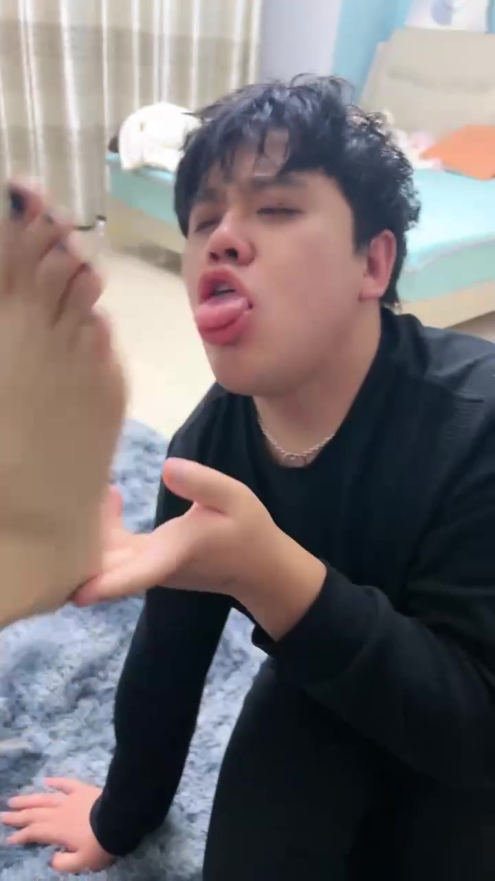足控萝卜双女暴打贱狗耳光脸都打肿了1v800mb