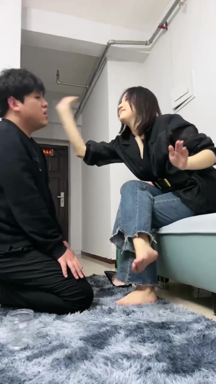 足控萝卜双女暴打贱狗耳光脸都打肿了1v800mb-福利岛