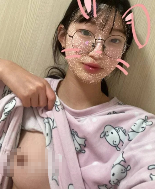 Jojo – 南韩21岁大二萝莉成人版抖音及私下大尺度三点全露自慰裸舞等视频福利合集